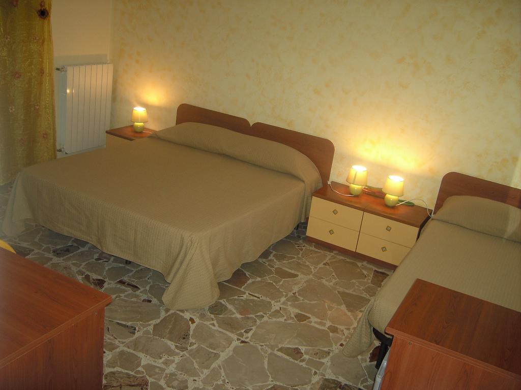 Etna Inn Motta SantʼAnastasia Habitación foto